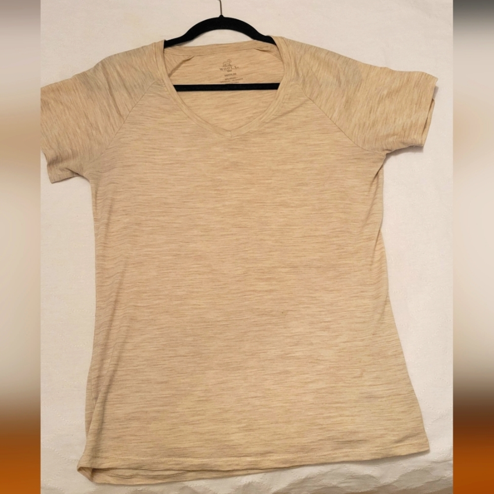Woolx Mia vee neck tshirt size medium in Heather oatmeal